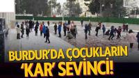 Burdur'da çocukların 'kar' sevinci!