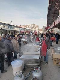 FAHRETTİN ÇİLOĞLU AİLESİNDEN AHİRETE GÖÇENLER İÇİN LOKMA DAĞITTI