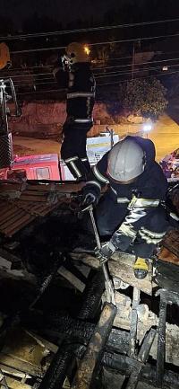 Burdur'da Geceyi Alevler Aydınlattı! Çatı Katındaki yangın korkuttu