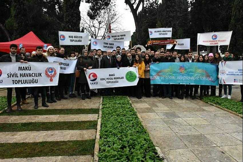 MAKÜ Akif'i mezarı başında andı