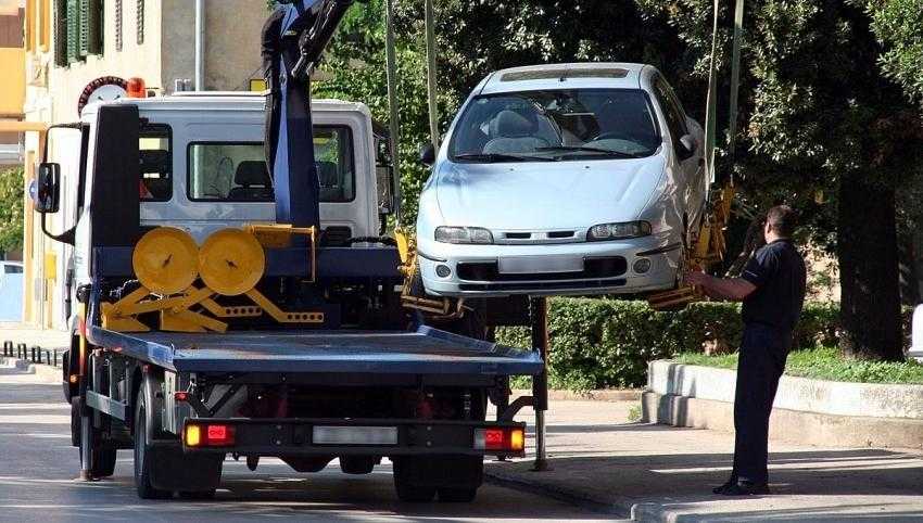 Burdur’da yasağa uymayan otomobiller çekiliyor