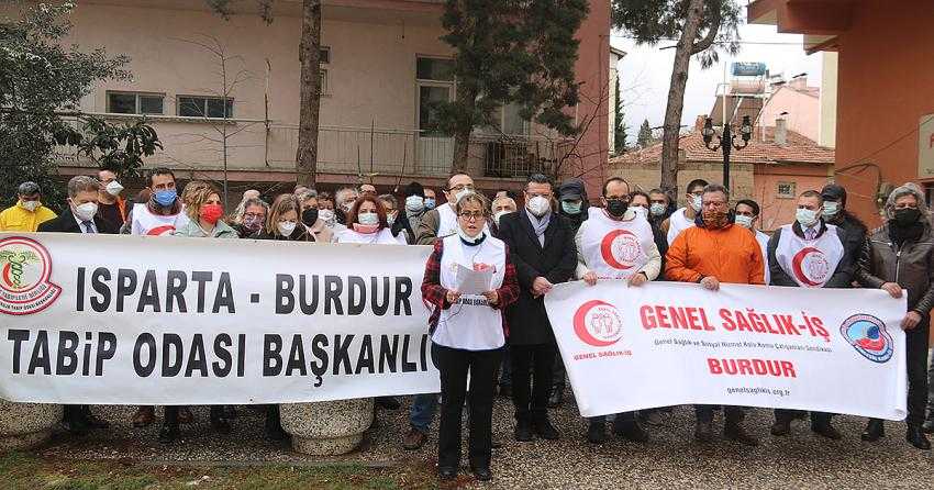 HEKİMLER VE SAĞLIK ÇALIŞANLARI BURDUR’DA DA İŞ BIRAKTI: “HAKLARIMIZ İÇİN GREVDEYİZ!”