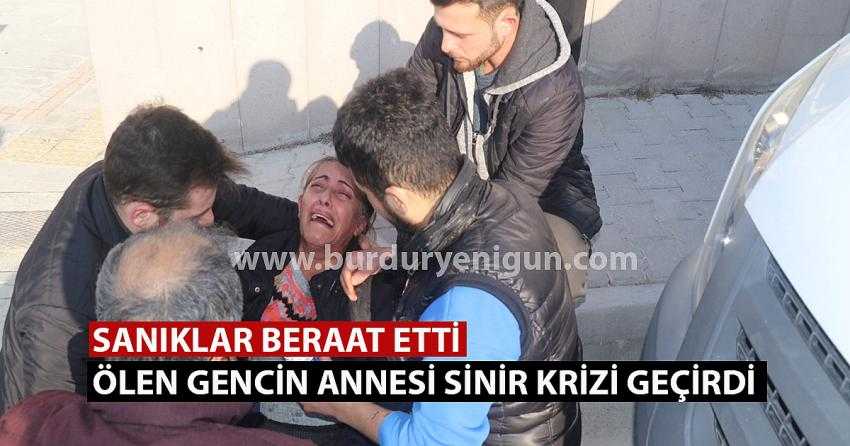 SANIKLAR BERAAT ETTİ, ÖLEN GENCİN ANNESİ SİNİR KRİZİ GEÇİRDİ