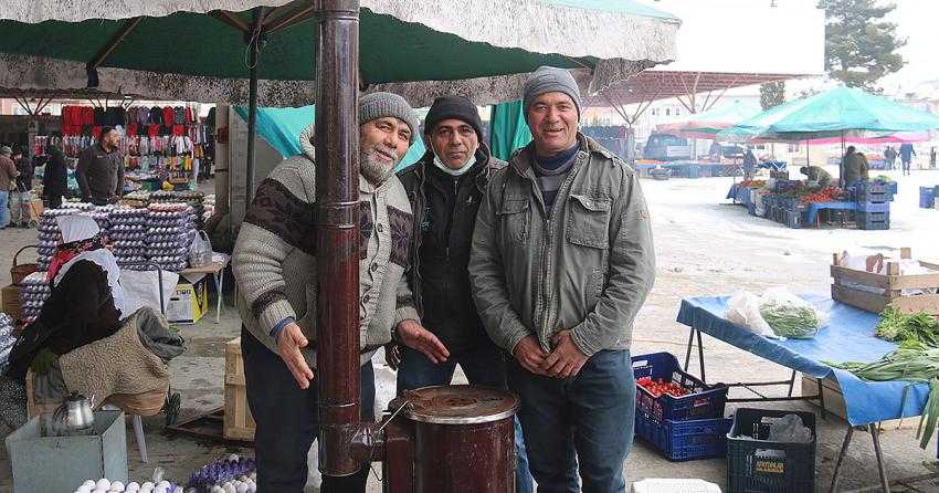 TEZGAHLARINA SOBA KURARAK HEM ISINDILAR HEM DE ÜRÜNLERİNİ KORUDULAR