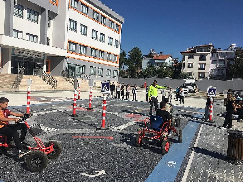 Burdur'da Öğrencilere Trafik Güvenliği Eğitimi