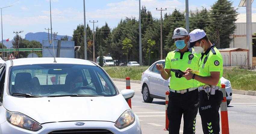 “KADEMELİ NORMALLEŞME”NİN İLK GÜNÜNDE TRAFİK DENETİMLERİ ARTIRILDI