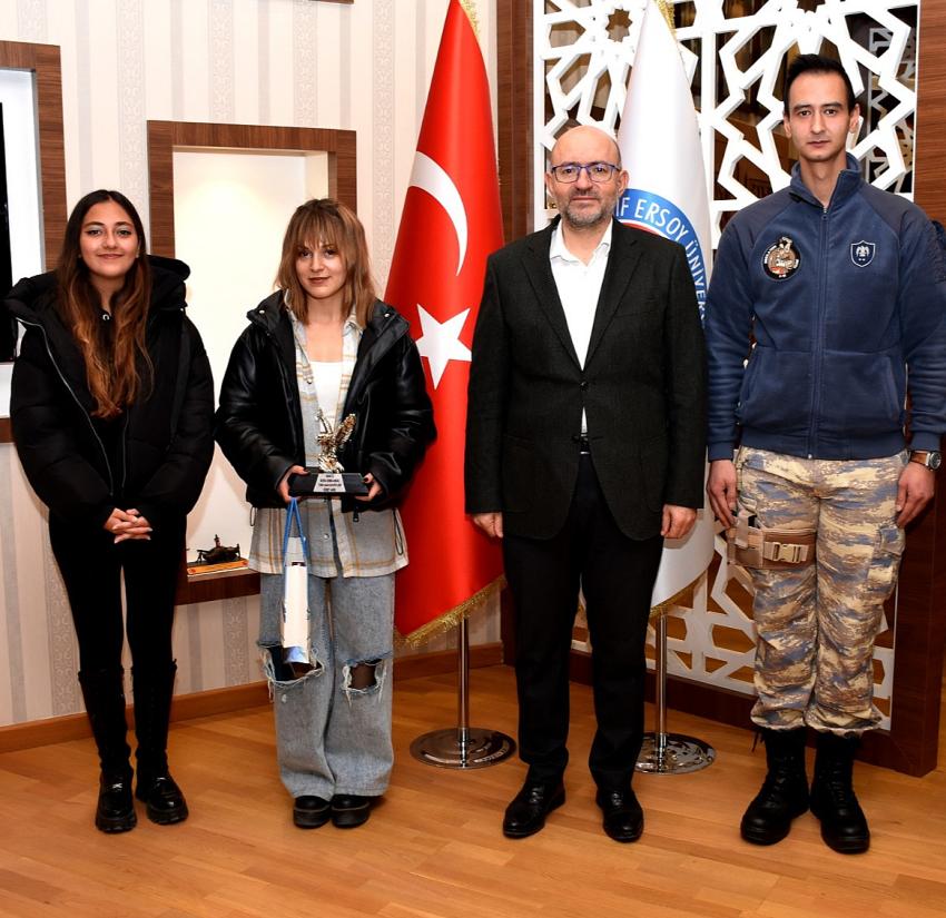 MAKÜ’LÜ ÖĞRENCİYE HAVA KUVVETLERİ KOMUTANLIĞI’NDAN ÖDÜL