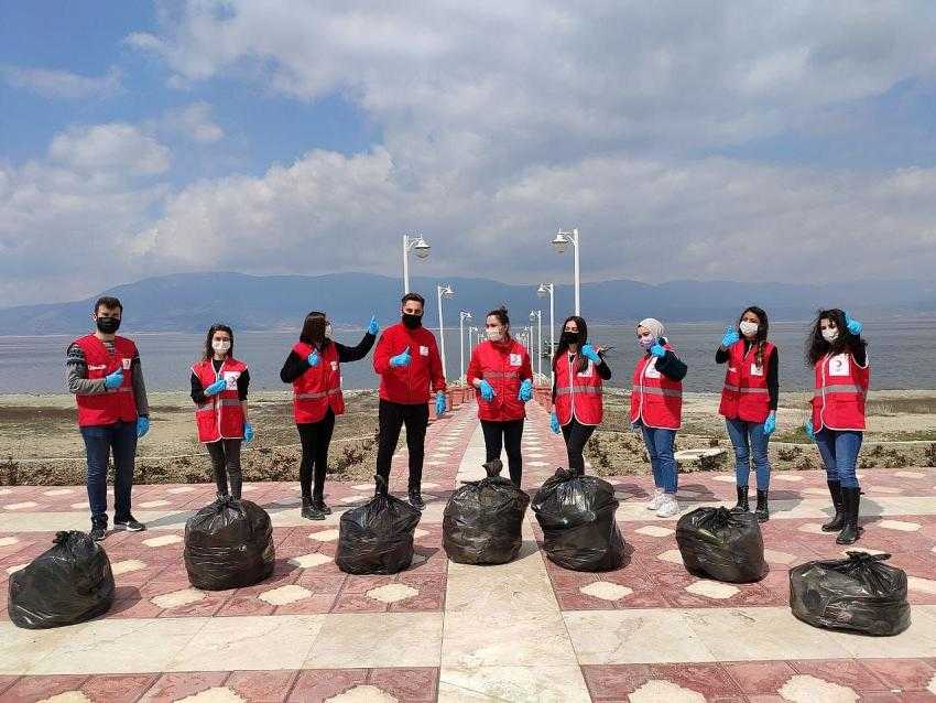 Kızılay Gönüllüsü Gençler Temiz Bir Doğa İçin Seferber Oldu