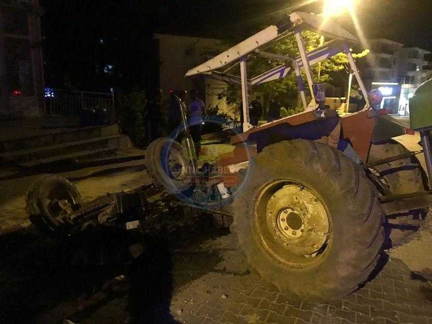 Burdur'da Feci Kaza Traktörle Çarpıştı 1'i Ağır 3 Kişi Yaralandı