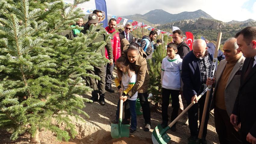 Burdur’da 8 Bin 850 Fidan Toprakla Buluştu