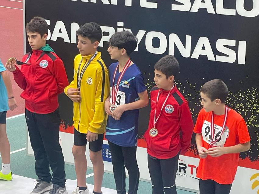 Burdurlu Atletizmciler, şampiyona başlar başlamaz madalyaları kaptı